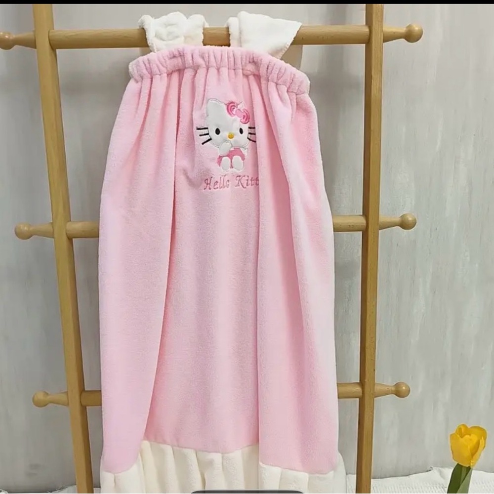 Hello Kitty Pink and White 3 piece towel set - Picture 2 of 6